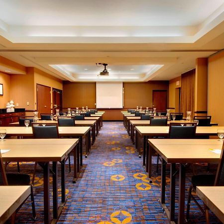 Courtyard By Marriott Madison East Hotel Bagian luar foto