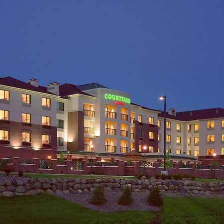Courtyard By Marriott Madison East Hotel Bagian luar foto