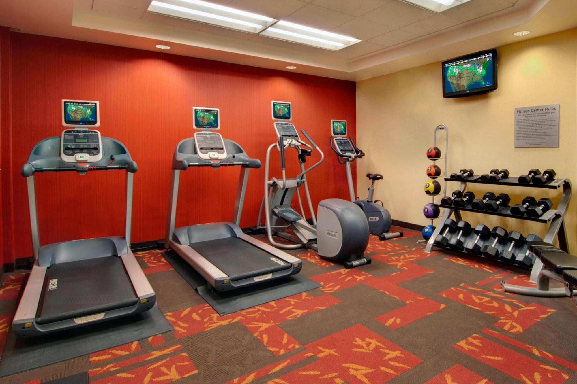 Courtyard By Marriott Madison East Hotel Bagian luar foto