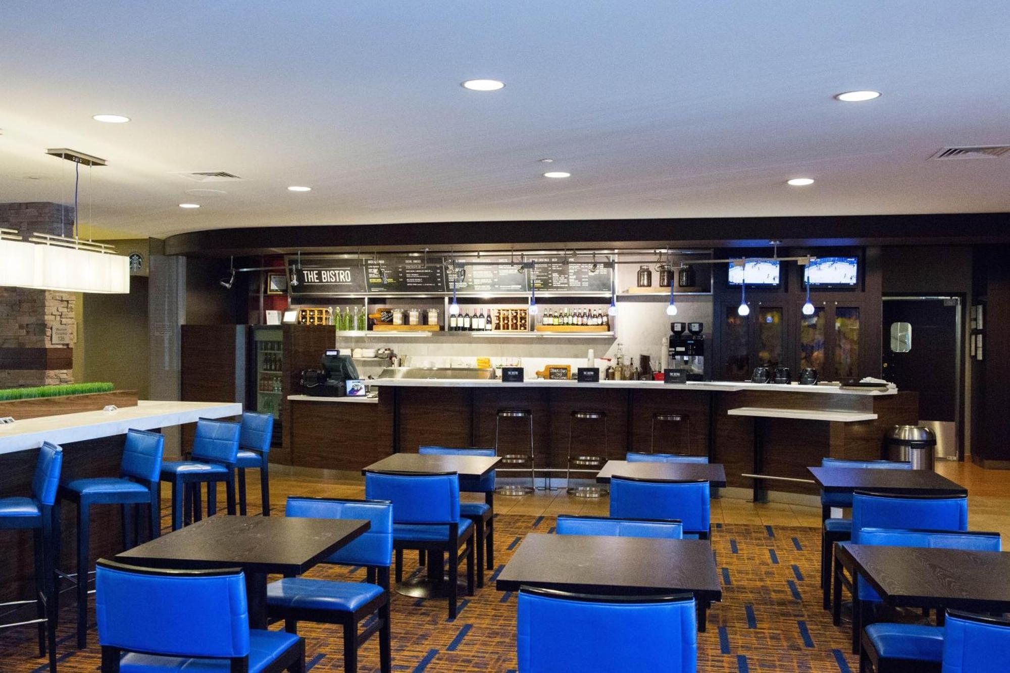 Courtyard By Marriott Madison East Hotel Bagian luar foto