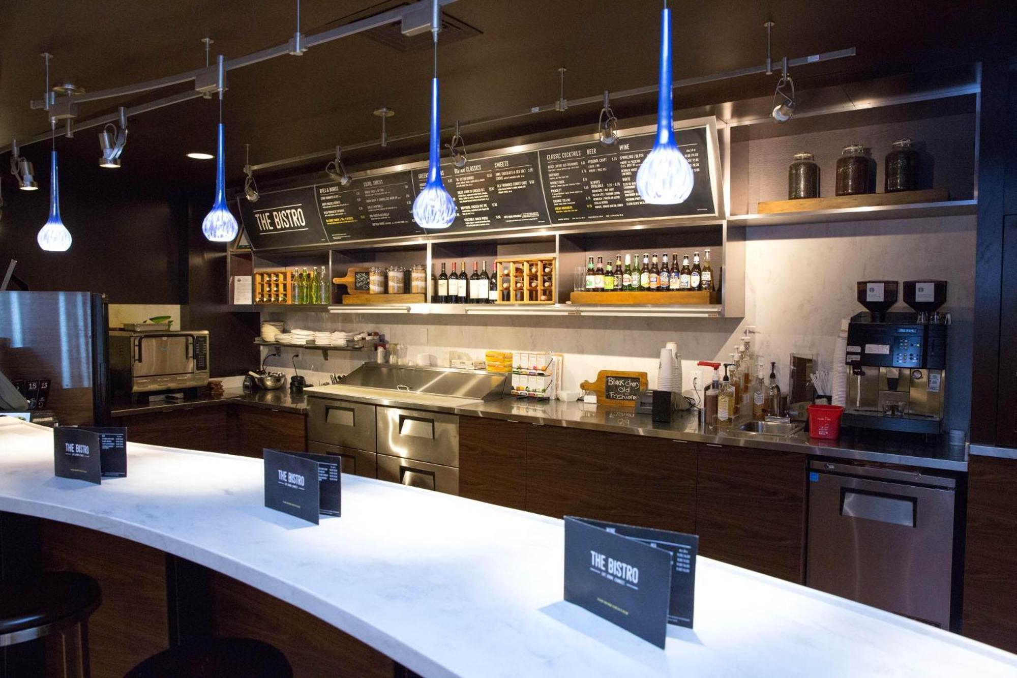 Courtyard By Marriott Madison East Hotel Bagian luar foto