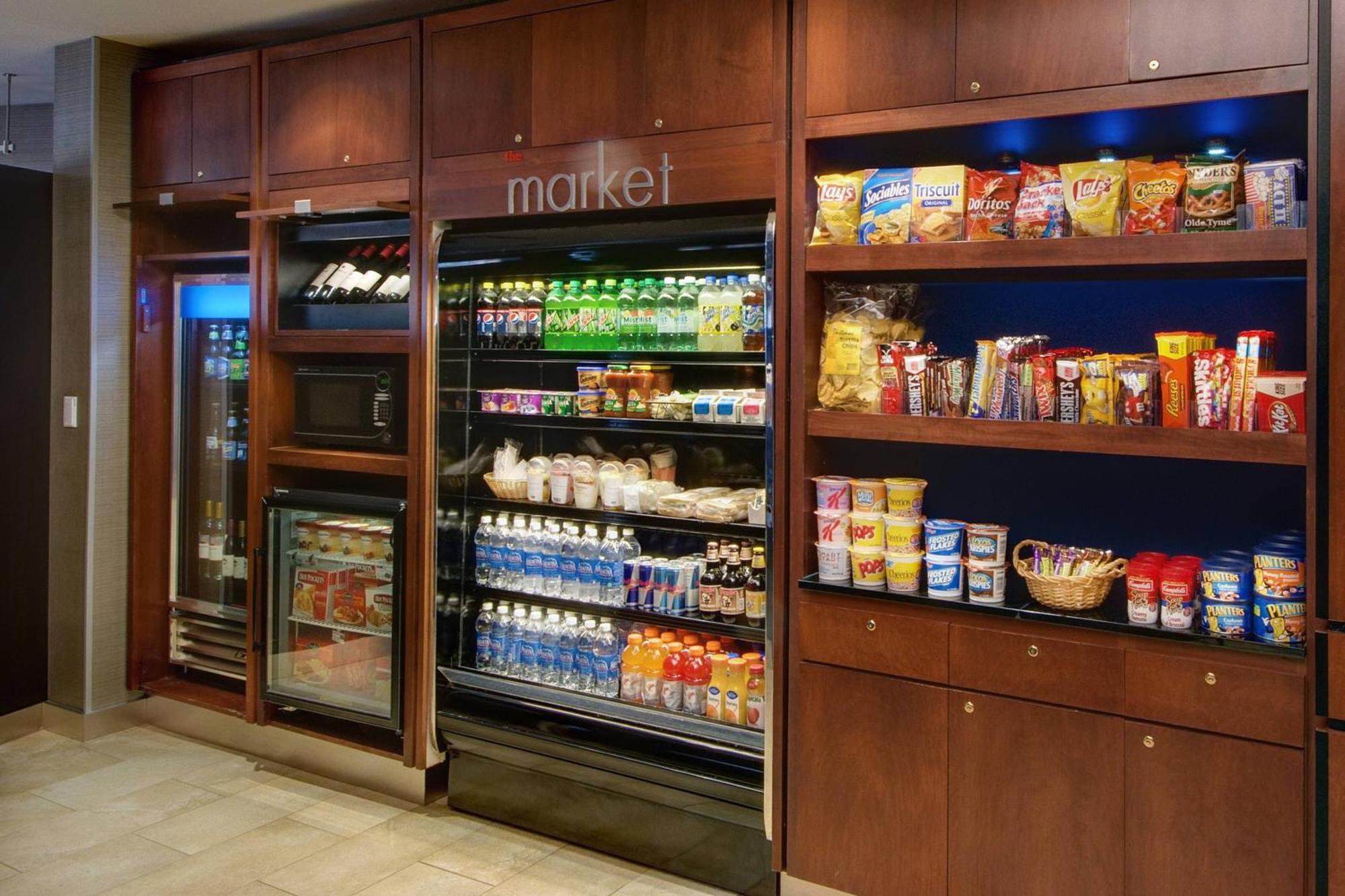 Courtyard By Marriott Madison East Hotel Bagian luar foto
