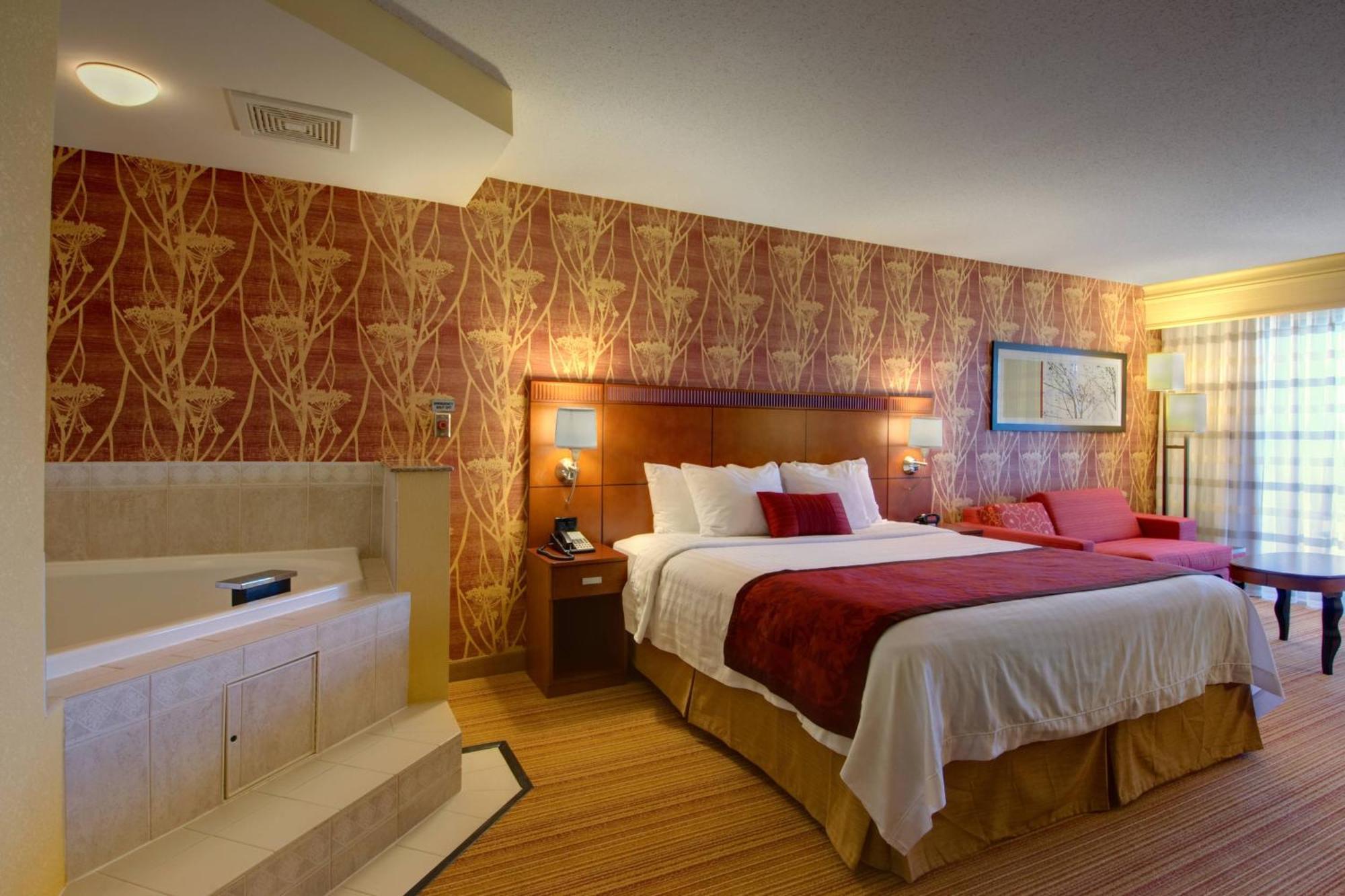 Courtyard By Marriott Madison East Hotel Bagian luar foto