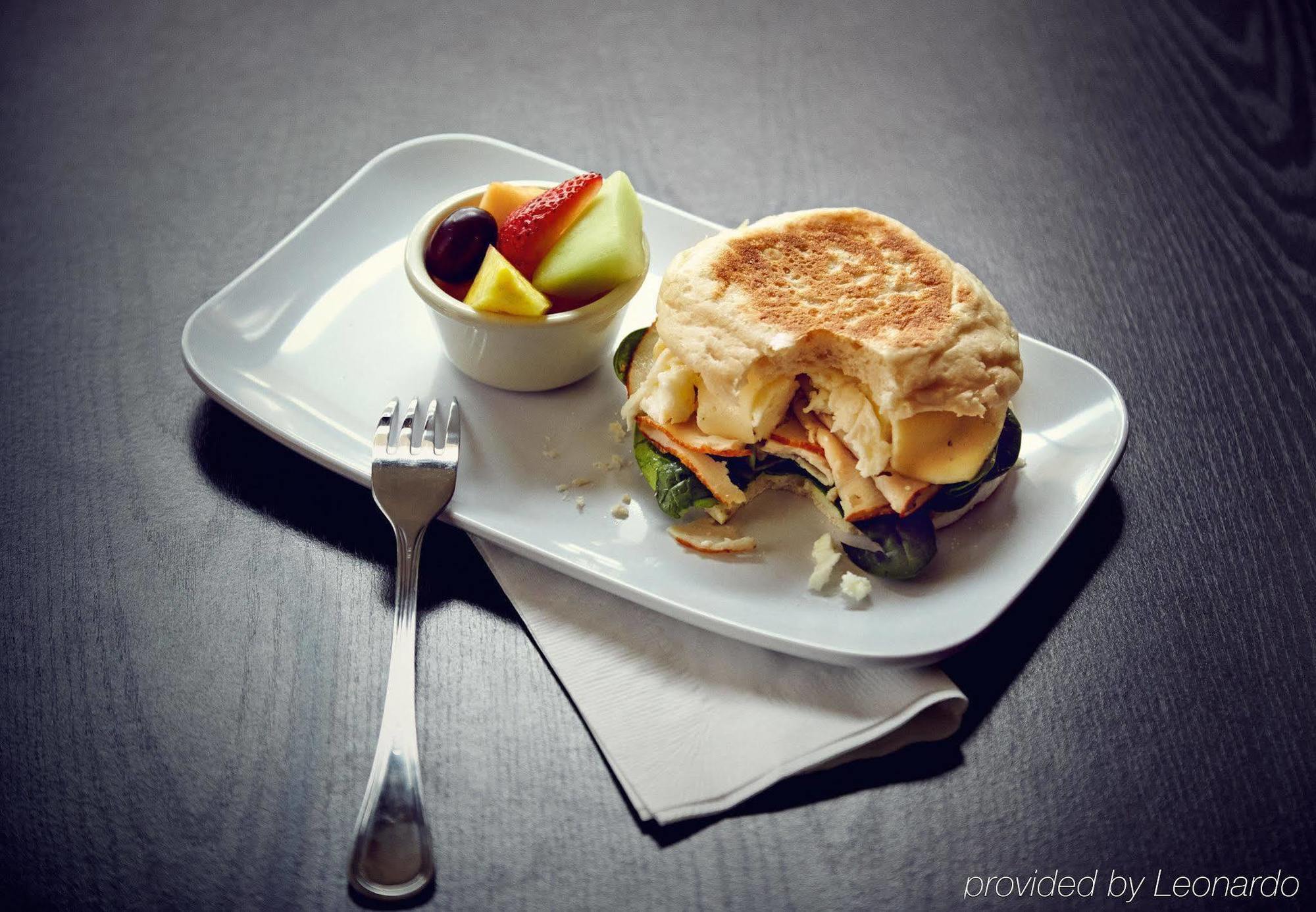 Courtyard By Marriott Madison East Hotel Bagian luar foto