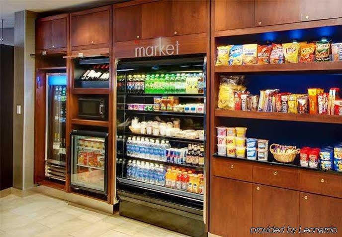 Courtyard By Marriott Madison East Hotel Bagian luar foto
