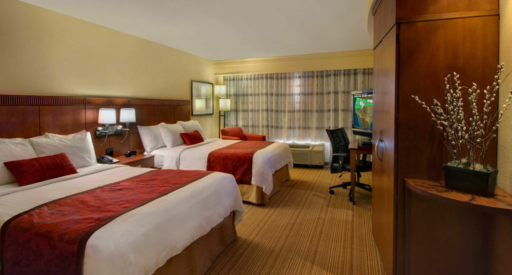 Courtyard By Marriott Madison East Hotel Bagian luar foto