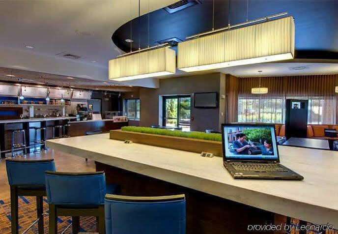 Courtyard By Marriott Madison East Hotel Bagian luar foto